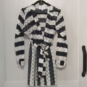 BCBGeneration jacket sz S color blue white embroidered in good condition